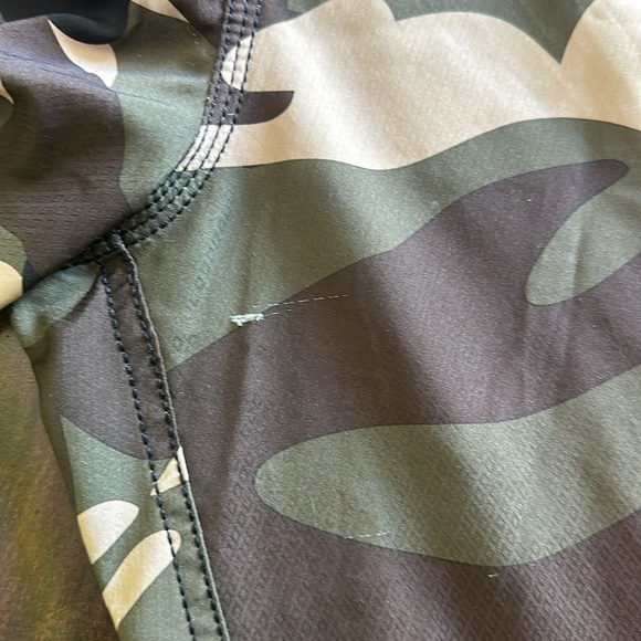 Quicksilver Camo Board Shorts, Size 36. - Picture 10 of 10